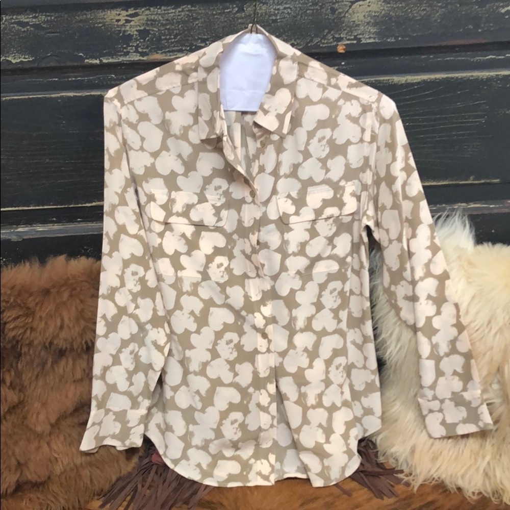 Equipment olive/tan heart print button down